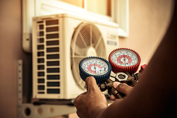 Professional Hvac Installation technician working in Cedar Falls, IA
